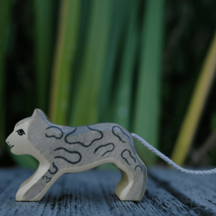 Animal Figurine HolzWald Snow Leopard small 4262389075123