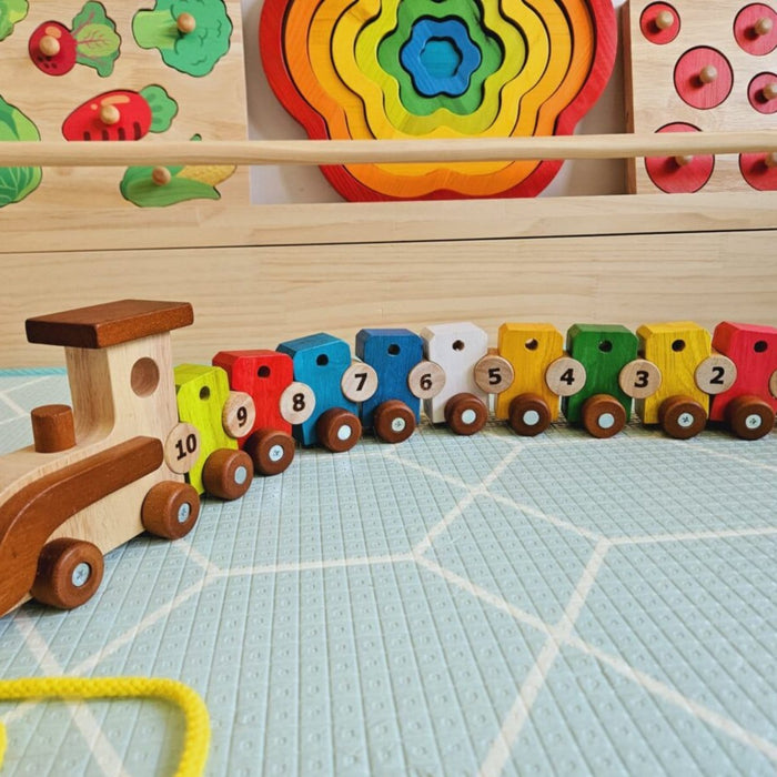 Activity Toys QToys Lacing Train